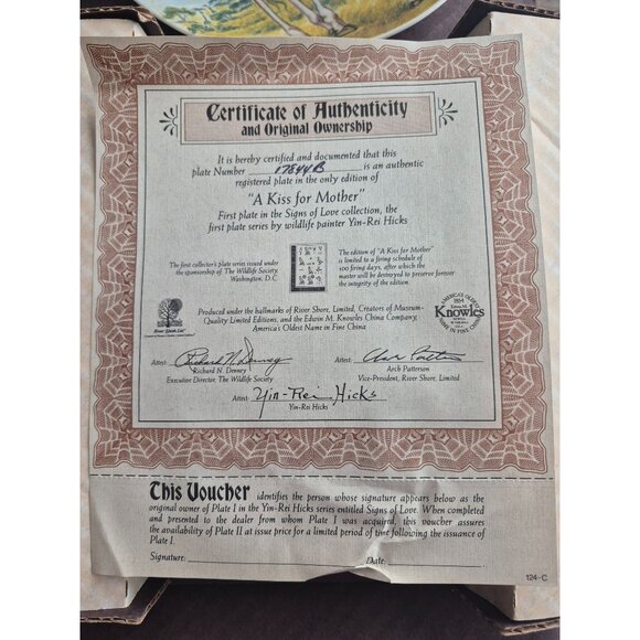 Limited Edition Knowles "A Kiss For Mother" Collectors Plate By Yin-Rei Hicks - Picture 2 of 3